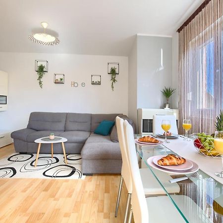 Apartman Andi Apartment Pula Exterior foto