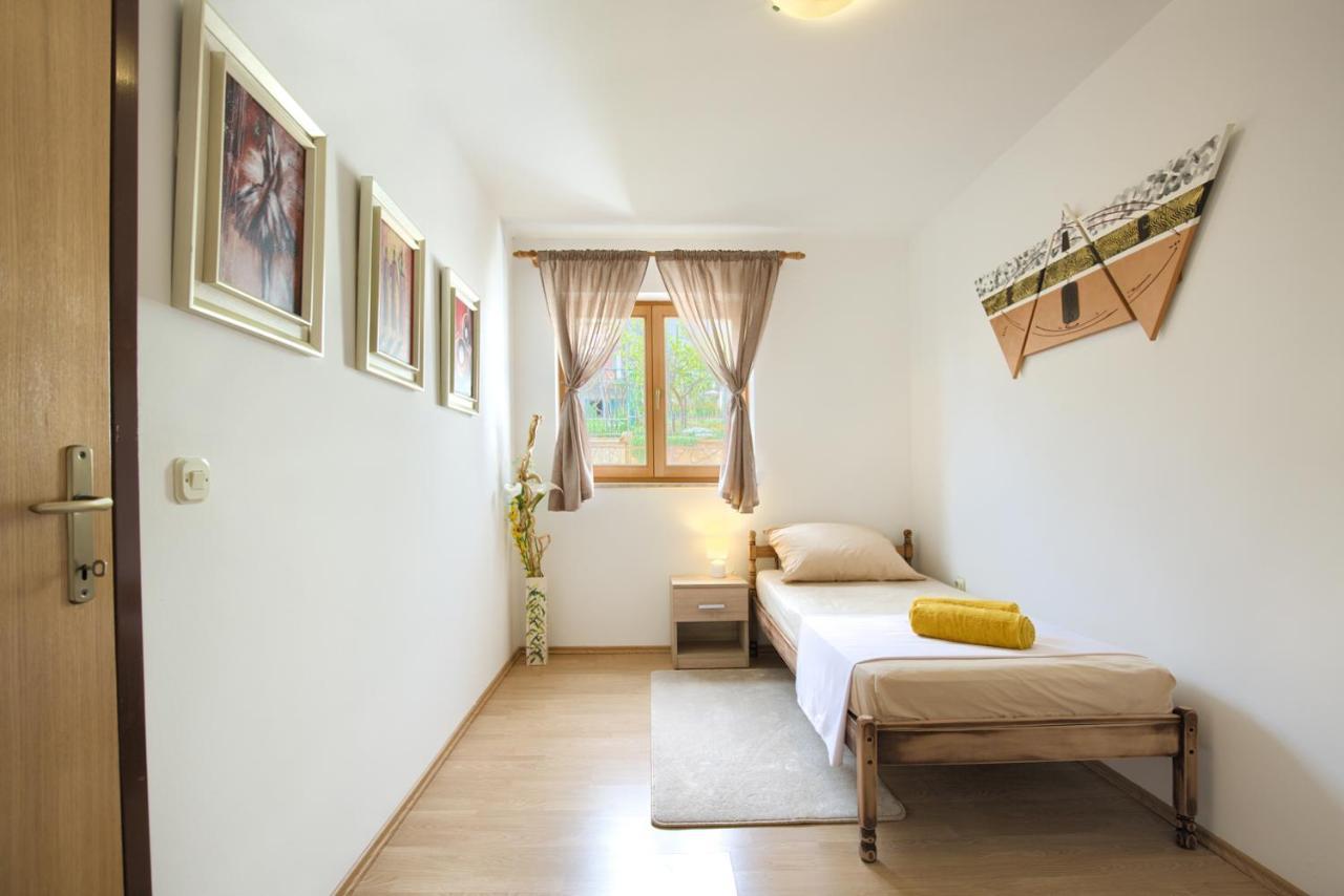 Apartman Andi Apartment Pula Exterior foto